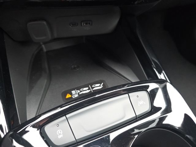 New 2026 Chevrolet Trax RS w/ Sunroof Package image 20