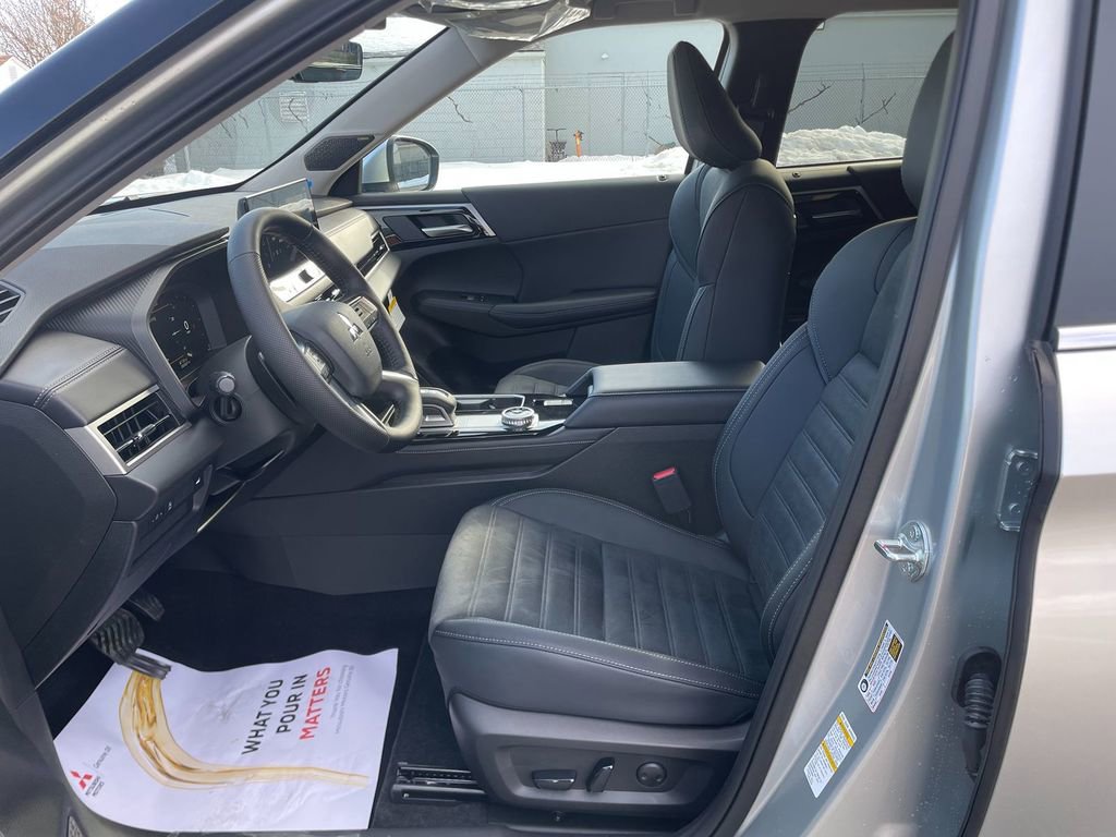 New 2026 Mitsubishi Outlander SE image 12