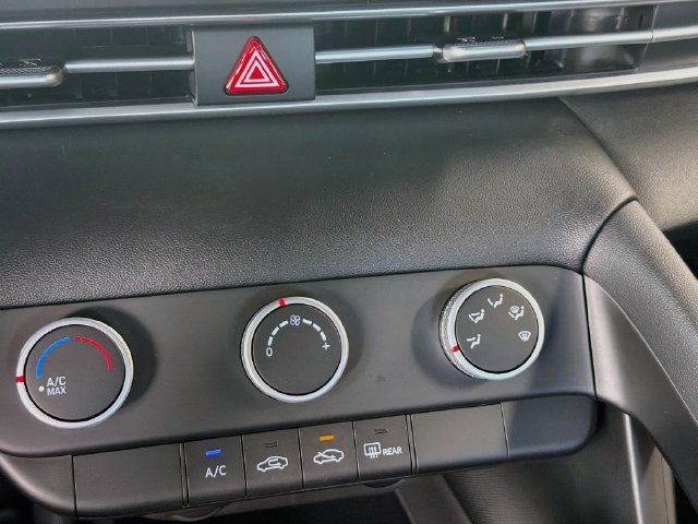 New 2026 Hyundai Elantra SE FWD image 15