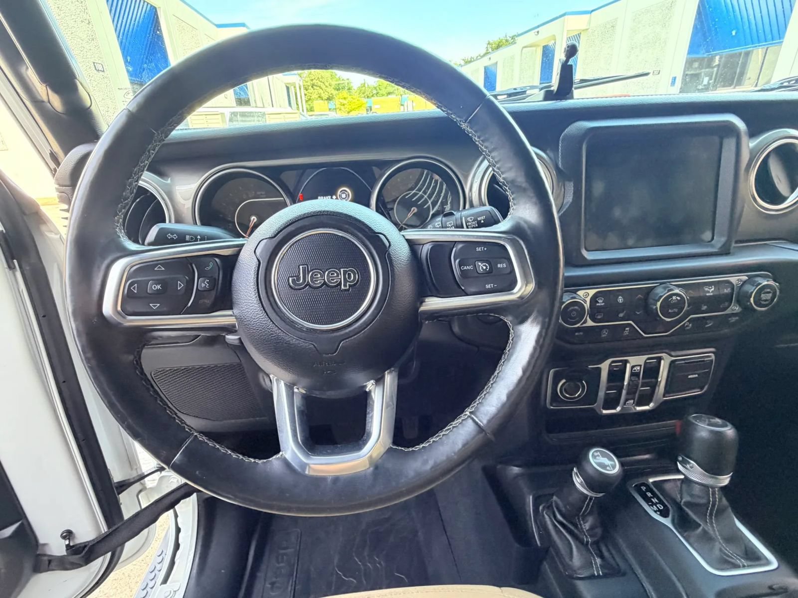 Used 2018 Jeep Wrangler Unlimited Sahara AWD/4WD image 15
