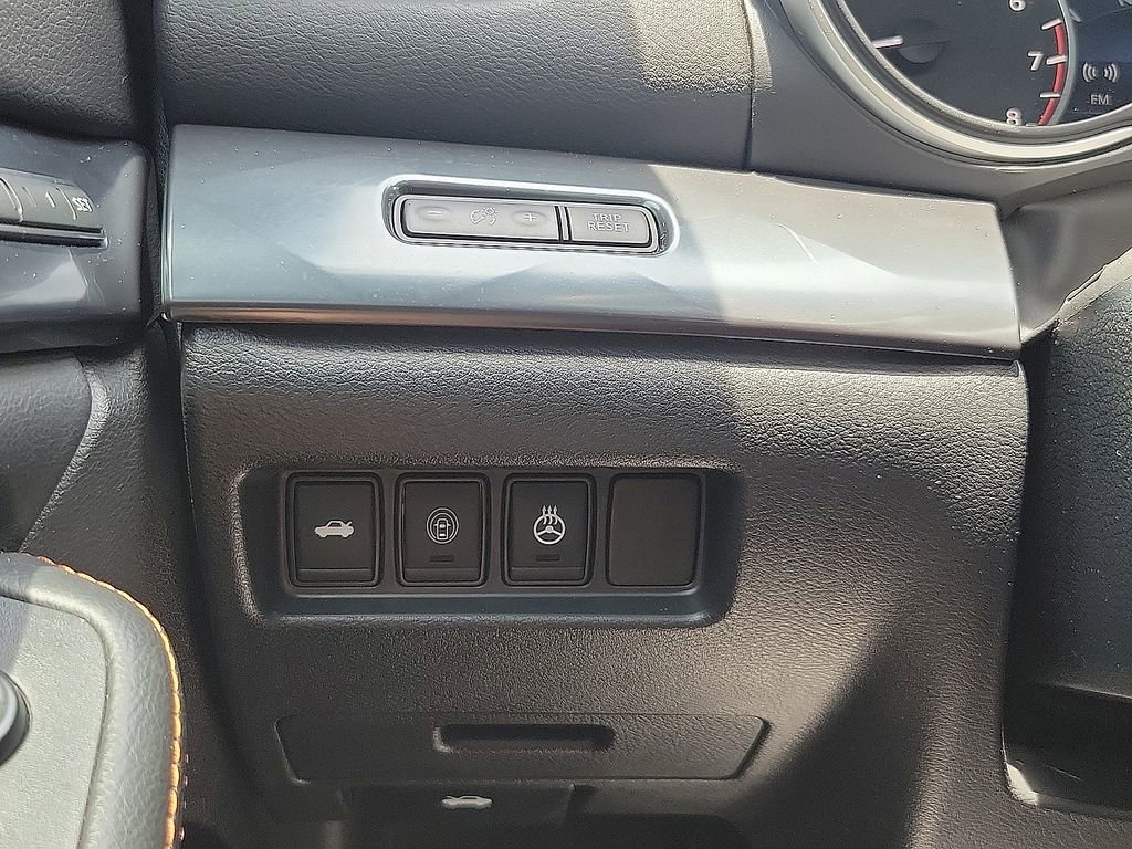 Used 2022 Nissan Maxima SR w/ Sport Mat Group FWD image 13