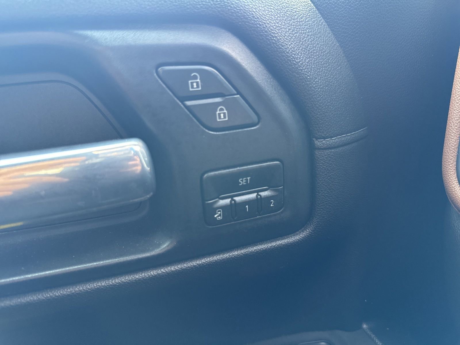 Used 2021 Chevrolet Silverado 1500 High Country w/ Technology Package image 38