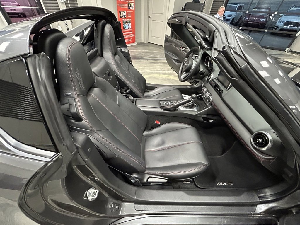 Used 2017 MAZDA MX-5 Miata RF Grand Touring image 38