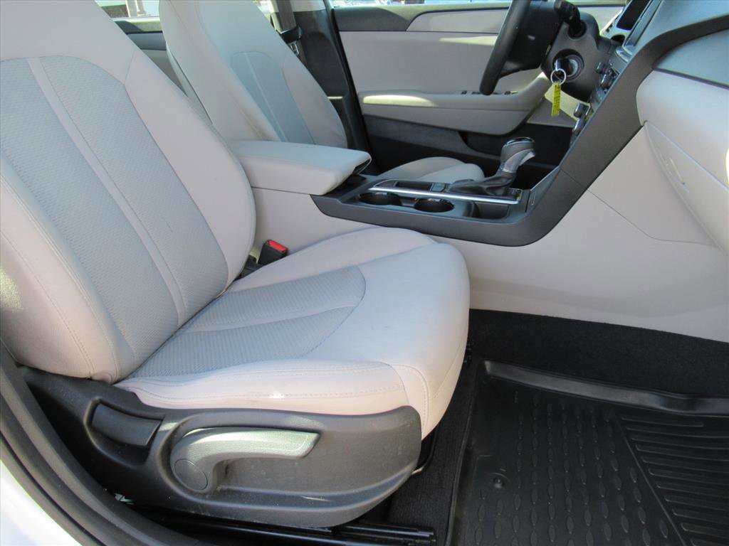Used 2016 Hyundai Sonata SE image 9