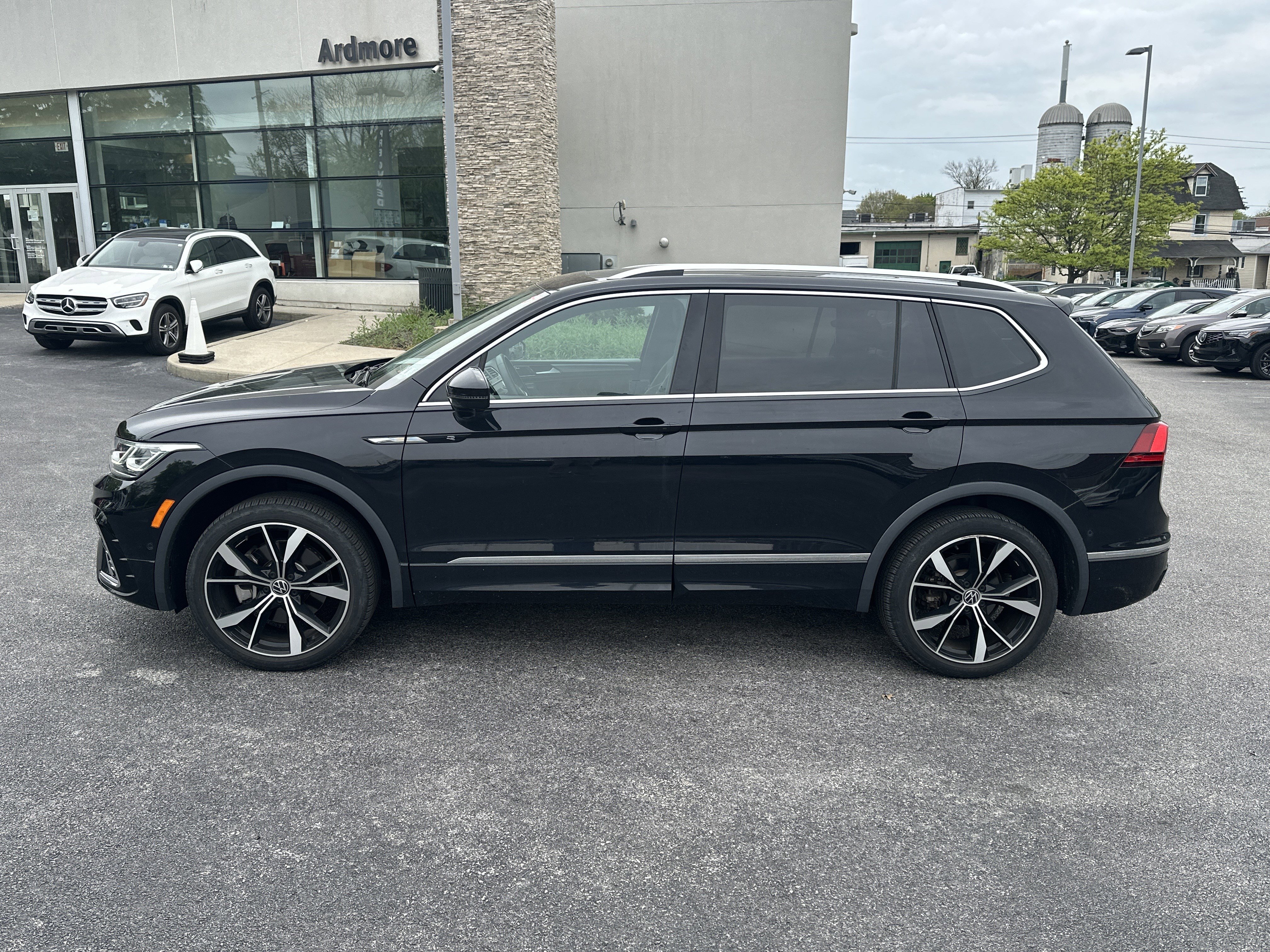 Used 2023 Volkswagen Tiguan SEL R-Line AWD/4WD image 4