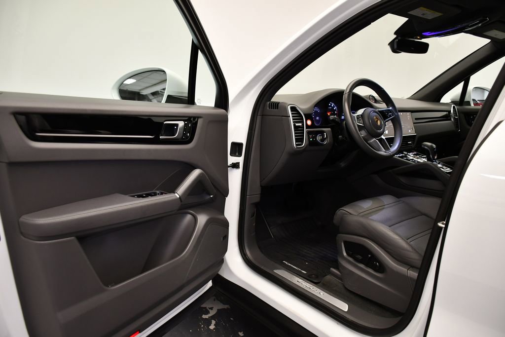 Used 2023 Porsche Cayenne image 39