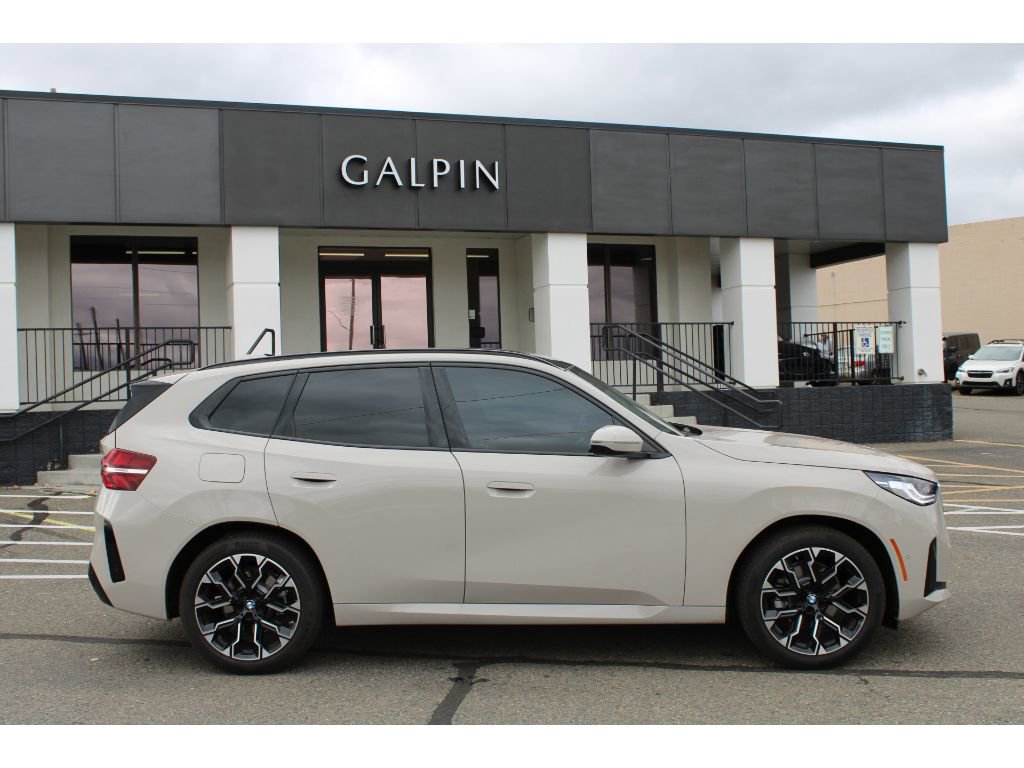 Used 2025 BMW X3 xDrive30i w/ Premium Package image 6