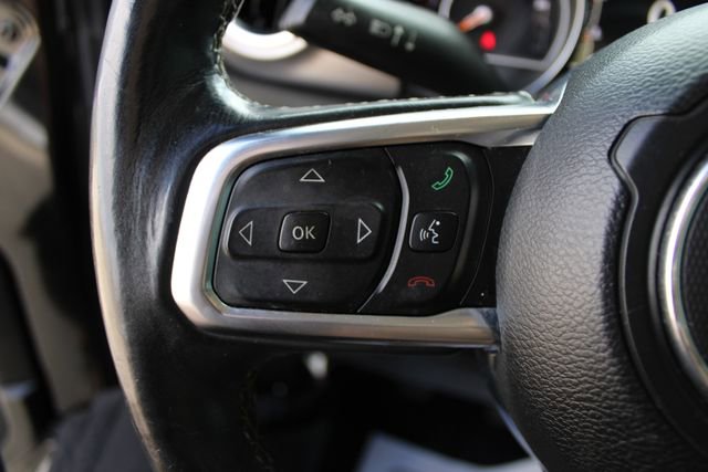 Used 2018 Jeep Wrangler Unlimited Sahara AWD/4WD image 7