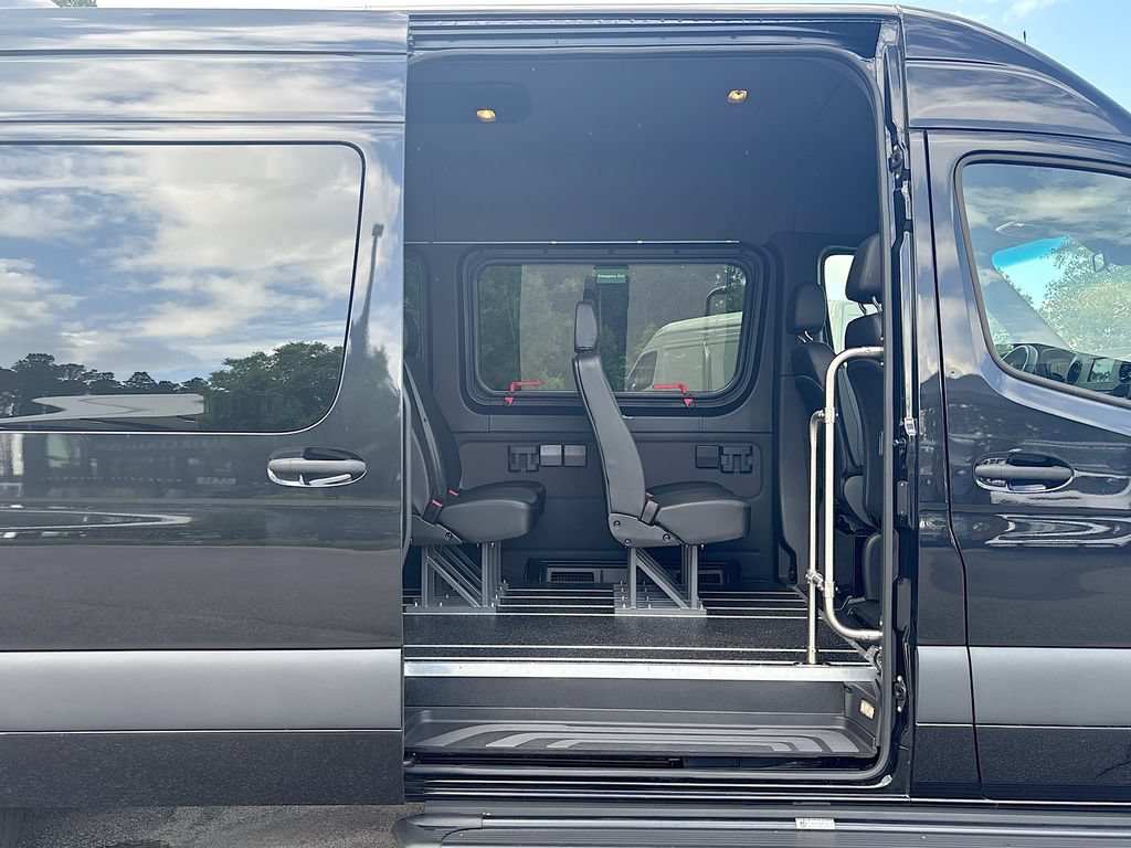 Used 2023 Mercedes-Benz Sprinter 3500 image 21