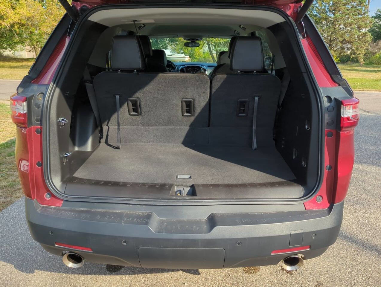 Used 2020 Chevrolet Traverse LT w/ LPO, Cargo Package image 24