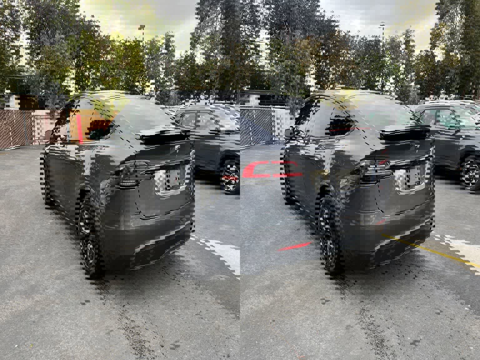 Used 2022 Tesla Model X Plaid image 4