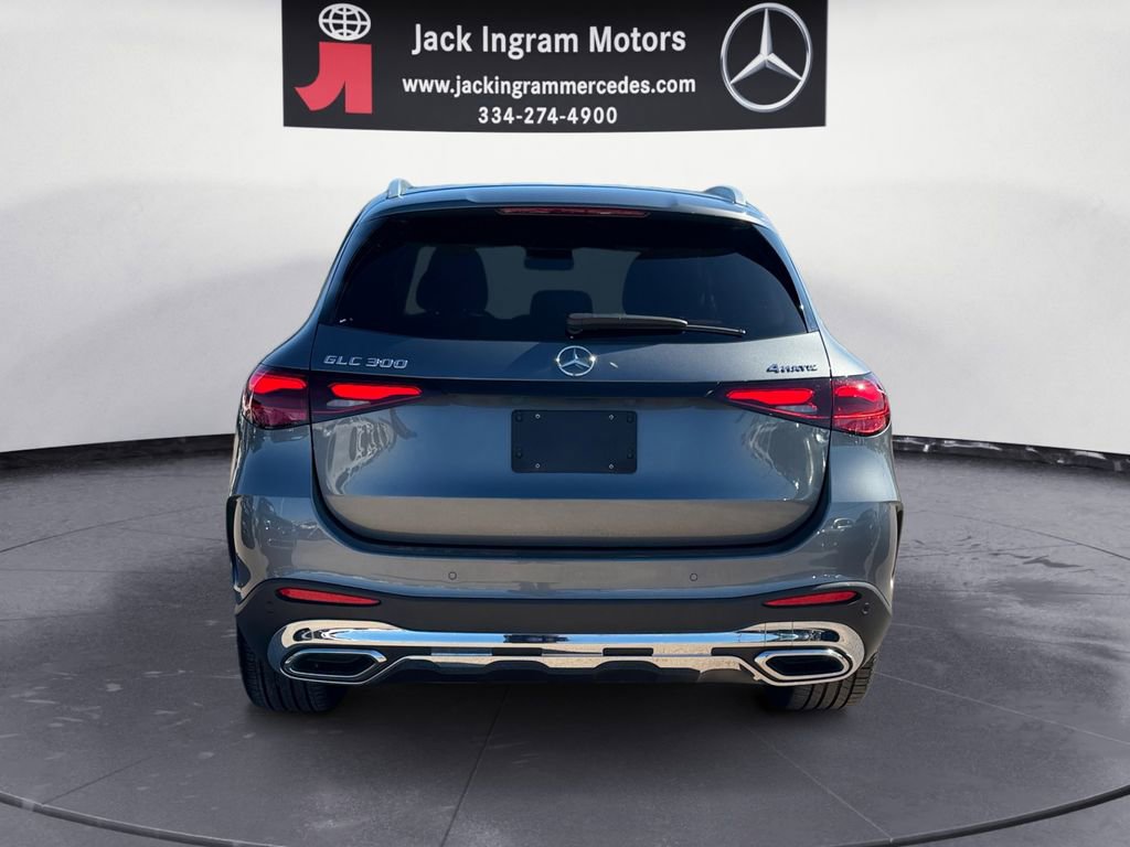 Used 2023 Mercedes-Benz GLC 300 4MATIC image 4