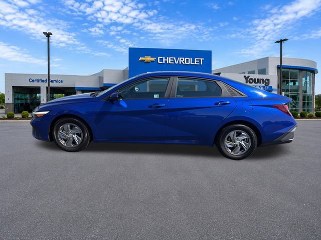 Used 2024 Hyundai Elantra SE FWD image 4