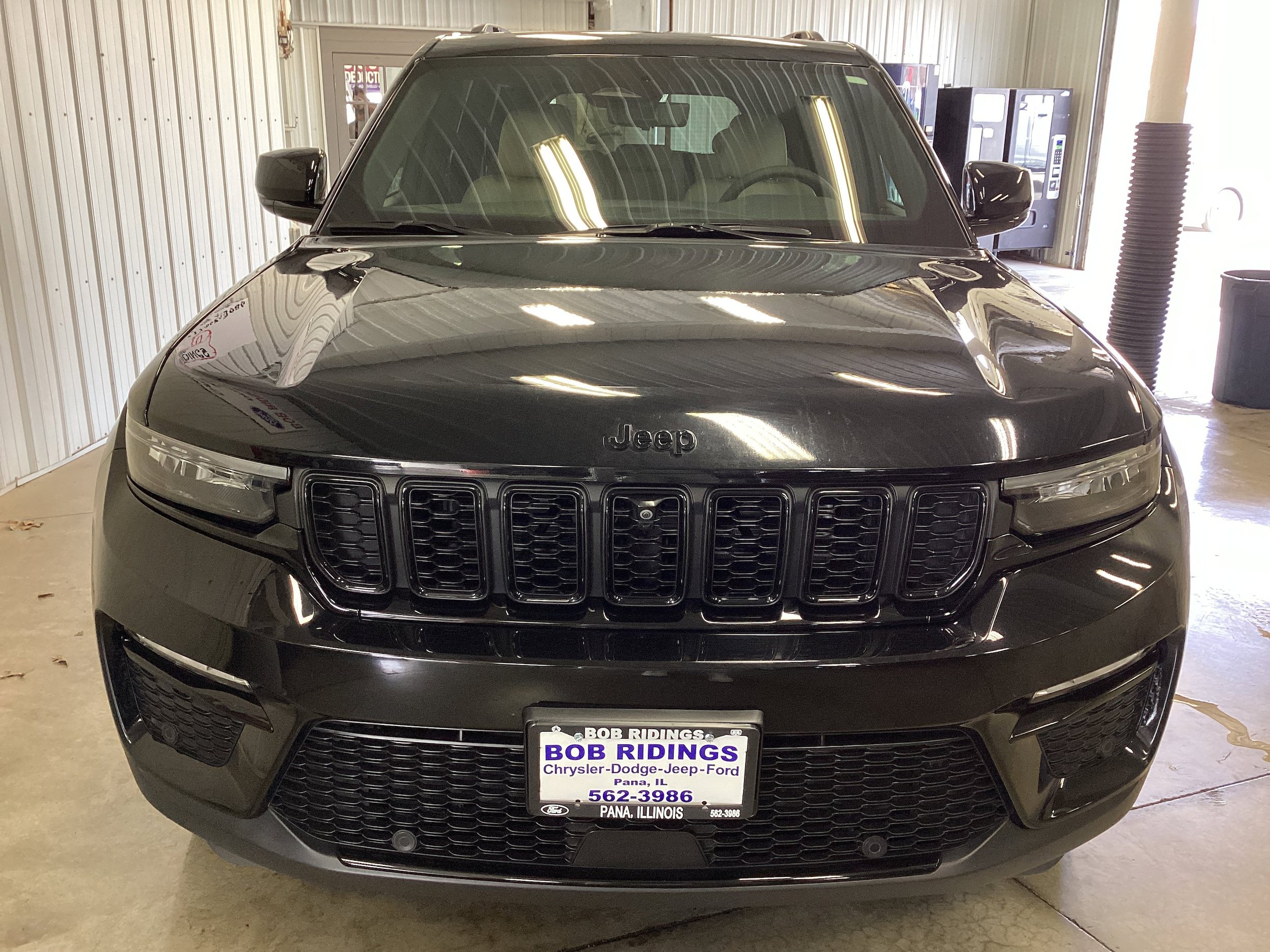 Used 2024 Jeep Grand Cherokee Limited w/ Luxury Tech Group II AWD/4WD image 9