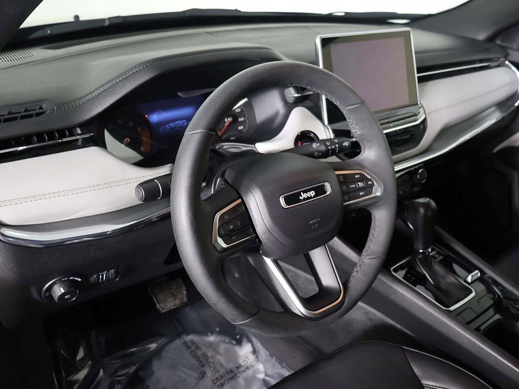 Used 2023 Jeep Compass Limited image 27