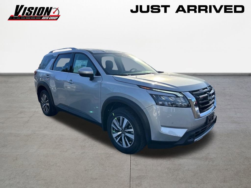 New 2025 Nissan Pathfinder SL image 3