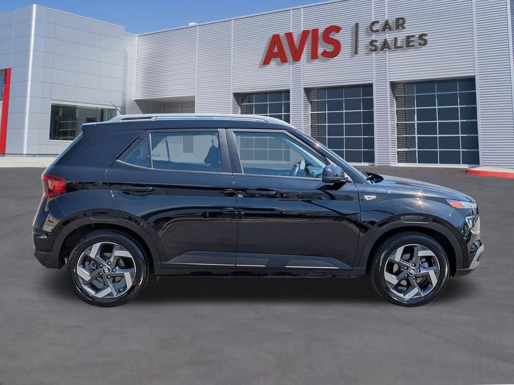 Used 2025 Hyundai Venue SEL image 5