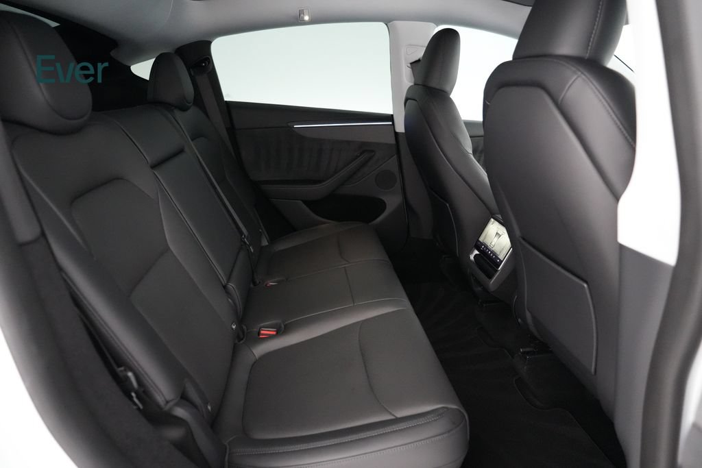 Used 2026 Tesla Model Y AWD image 5