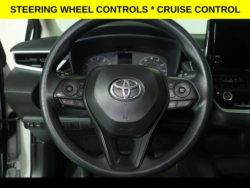 Used 2025 Toyota Corolla LE FWD image 5