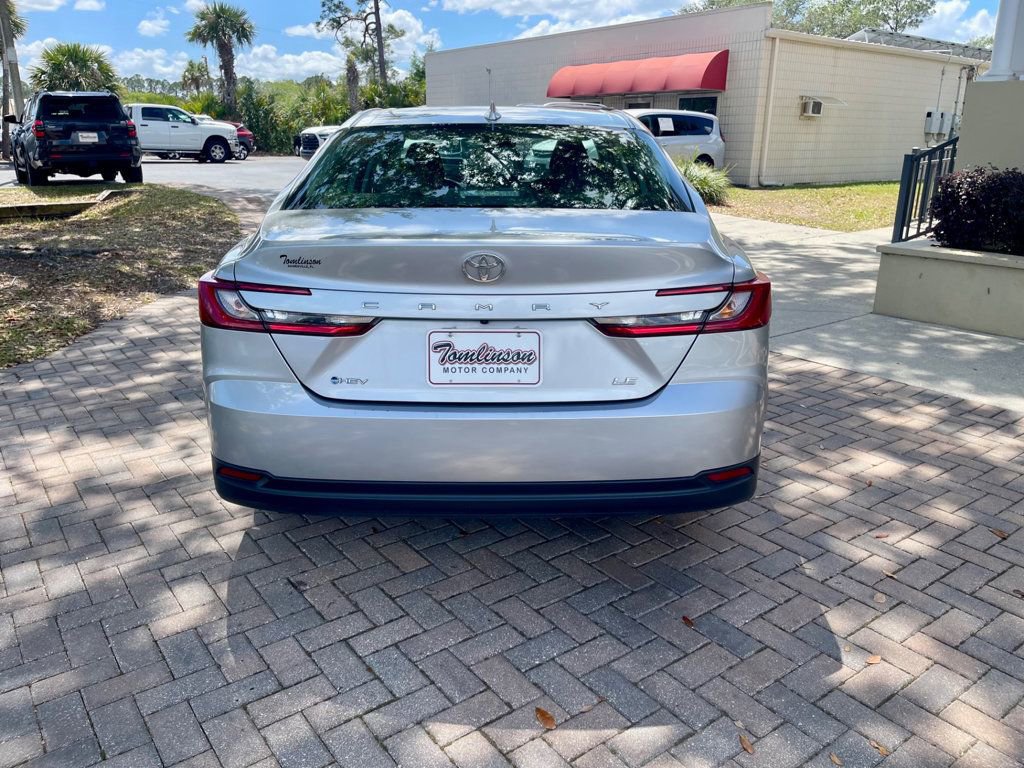 Used 2025 Toyota Camry LE image 4