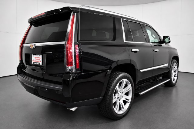 Used 2017 Cadillac Escalade Premium Luxury AWD/4WD image 4