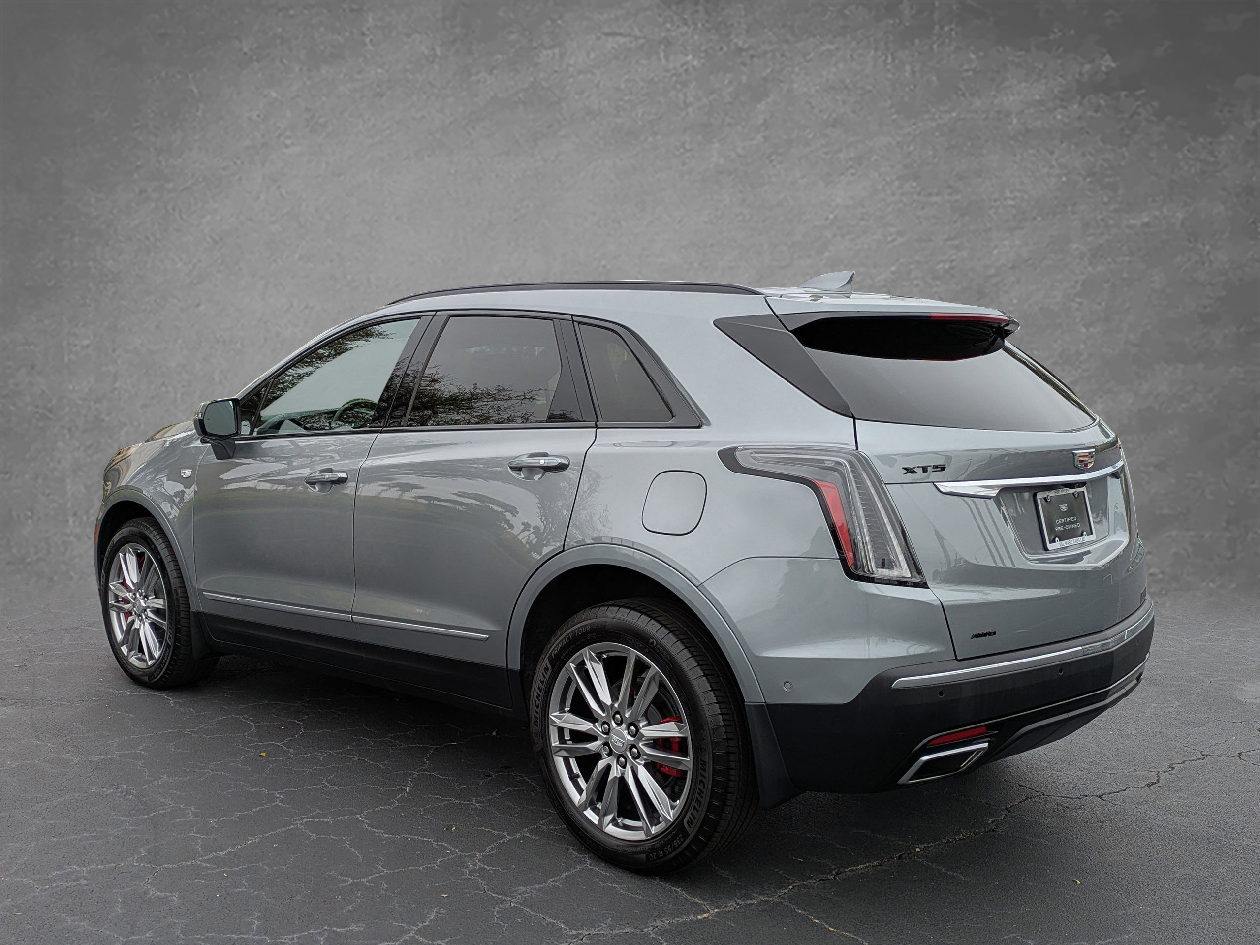 Certified 2023 Cadillac XT5 Sportv w/ Technology Package image 4