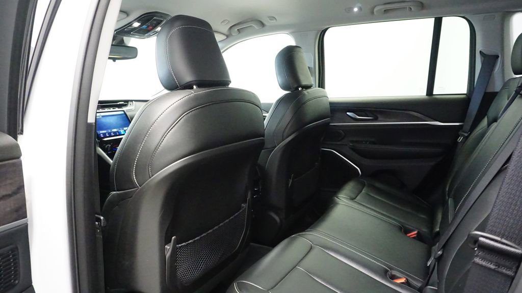 Certified 2023 Jeep Grand Cherokee Limited w/ Black Appearance Package image 18