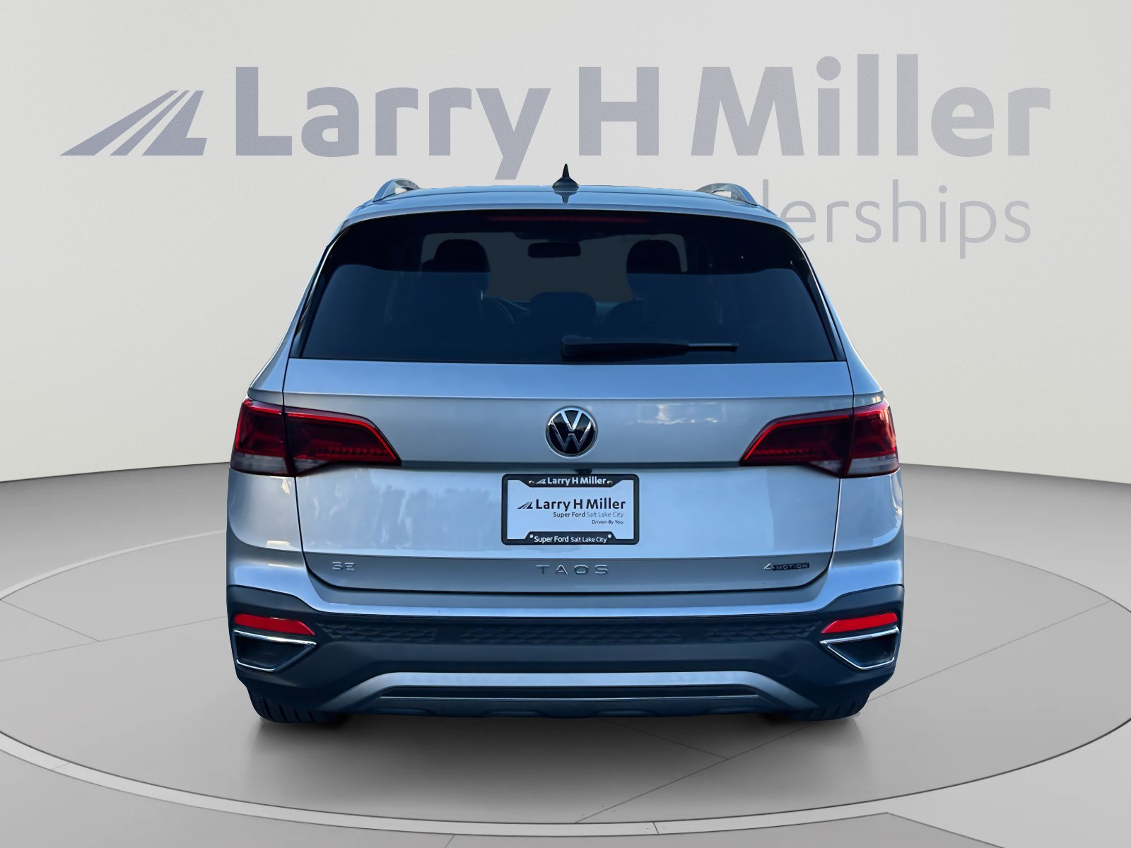 Used 2022 Volkswagen Taos SE FWD image 4