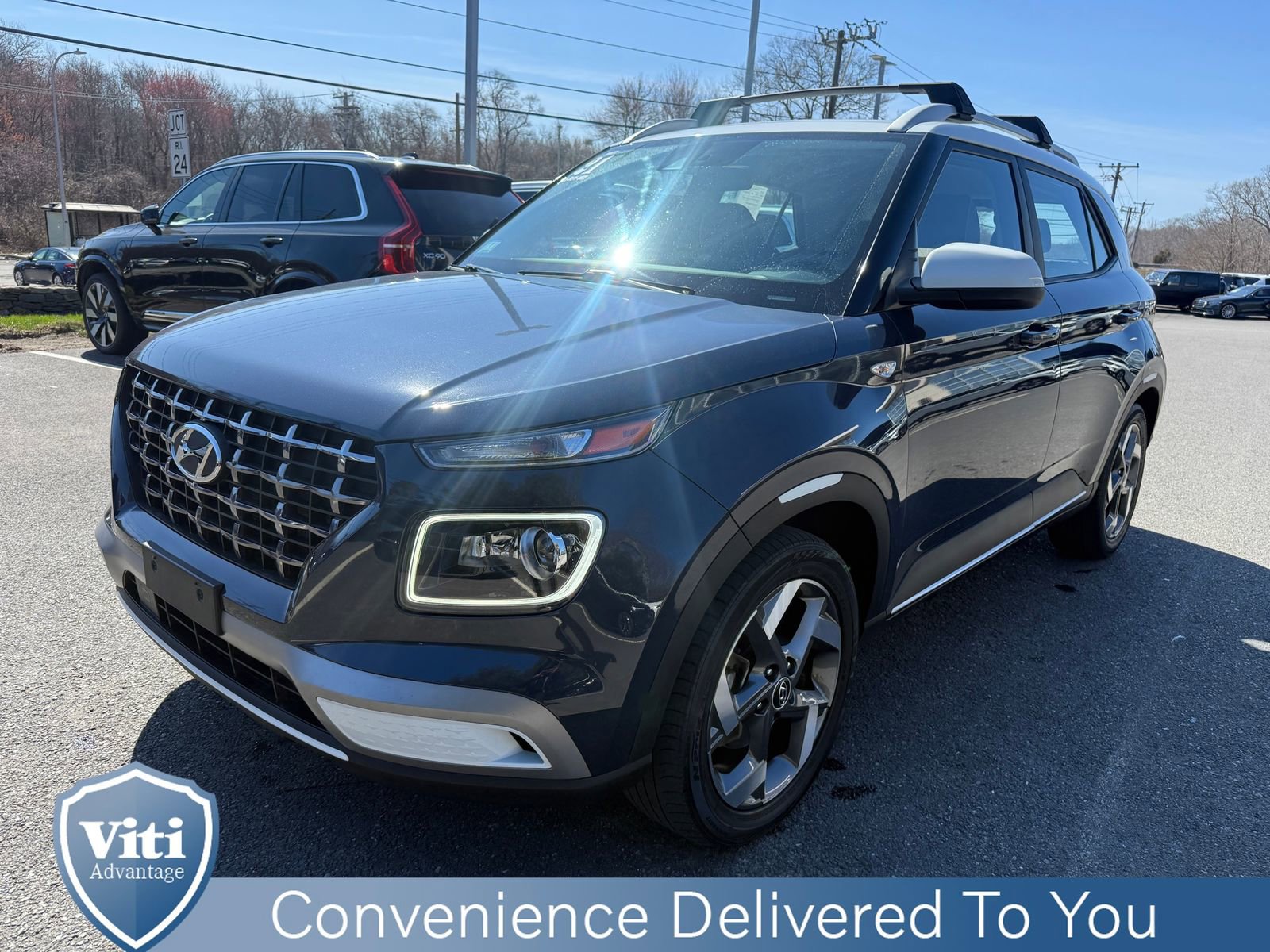 Used 2021 Hyundai Venue FWD image 4