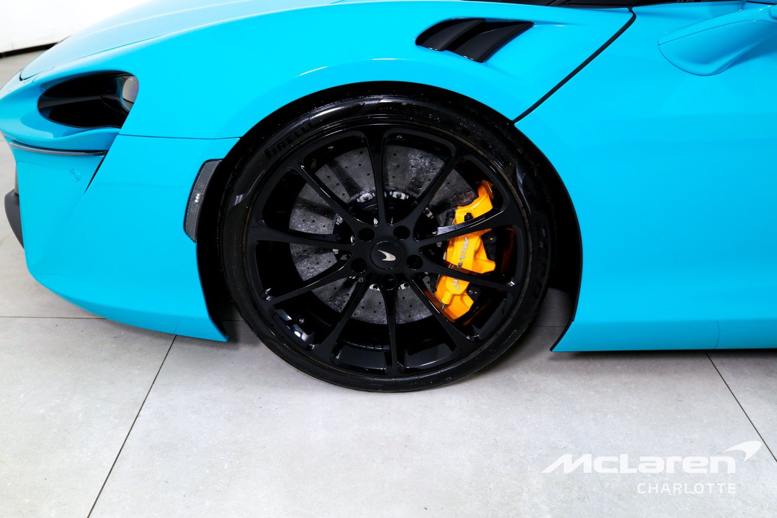Used 2025 McLaren Artura Spider RWD image 25