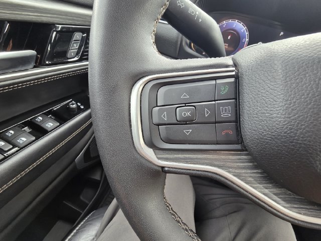 Used 2024 Jeep Wagoneer L Series III w/ Flexible Seating Group AWD/4WD image 17