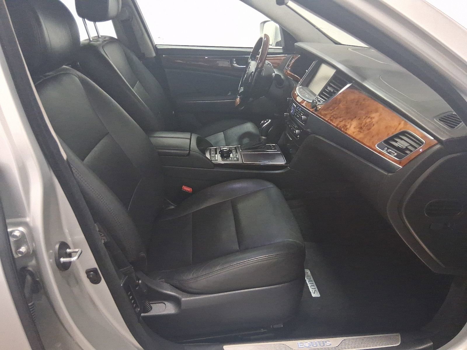 Used 2014 Hyundai Equus Signature RWD image 17