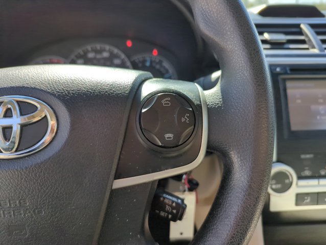 Used 2014 Toyota Camry LE image 16