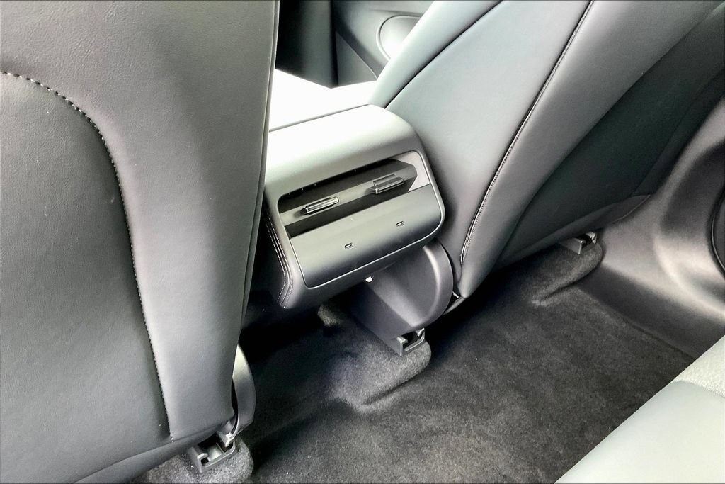 Used 2026 Tesla Model Y 2WD image 10