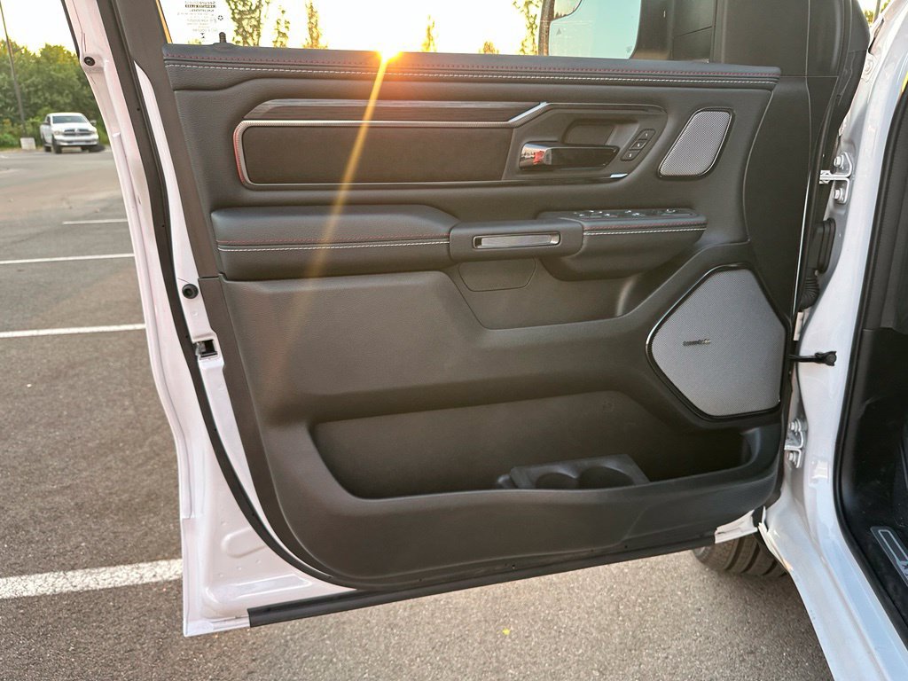 New 2026 RAM 1500 Laramie AWD/4WD image 12