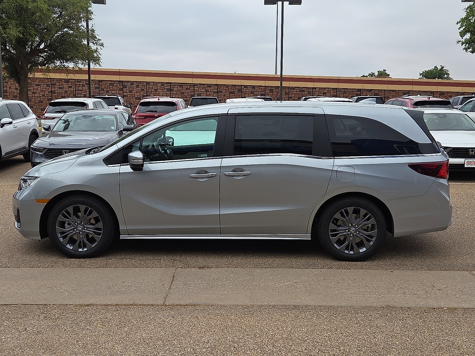 New 2026 Honda Odyssey Touring image 2