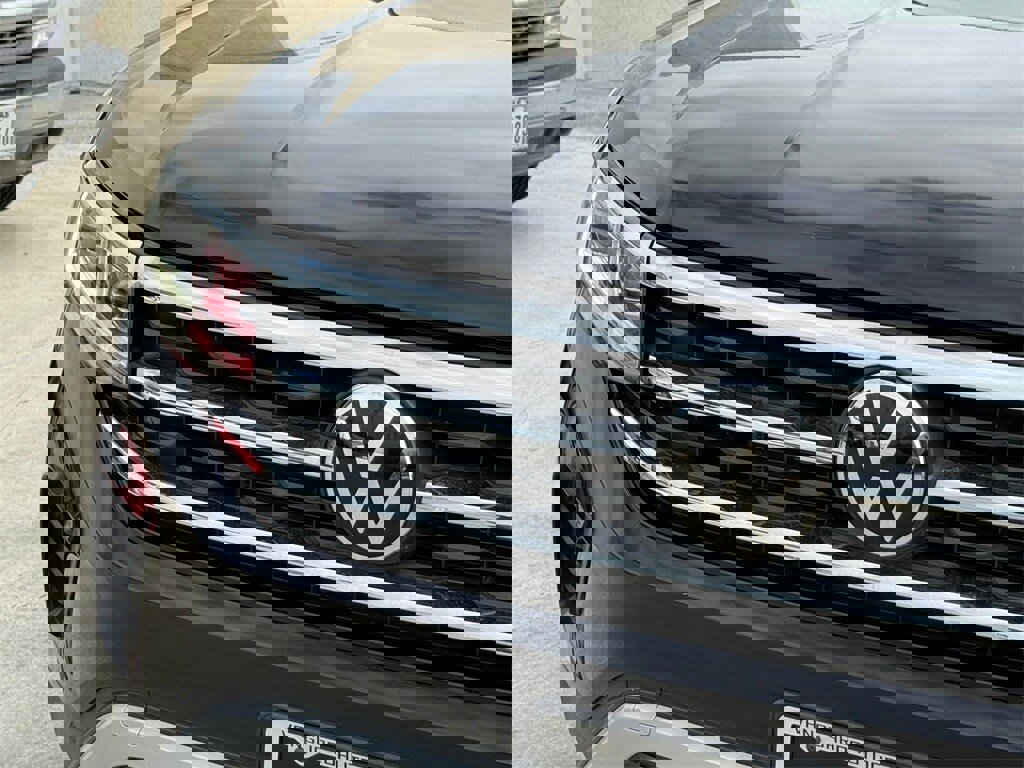 Used 2023 Volkswagen Atlas Cross Sport SE w/ Panoramic Sunroof Package image 4