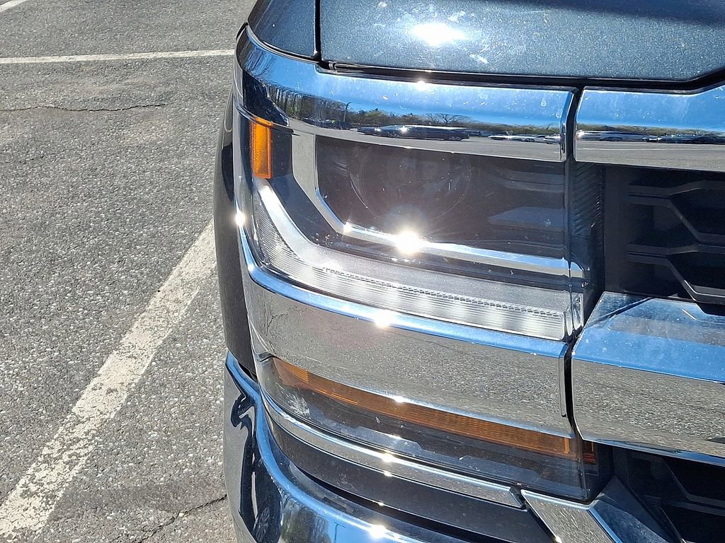 Used 2018 Chevrolet Silverado 1500 LT w/ All Star Edition AWD/4WD image 4