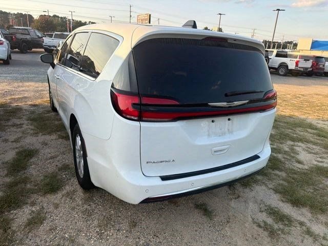 Used 2023 Chrysler Pacifica Touring-L FWD image 13