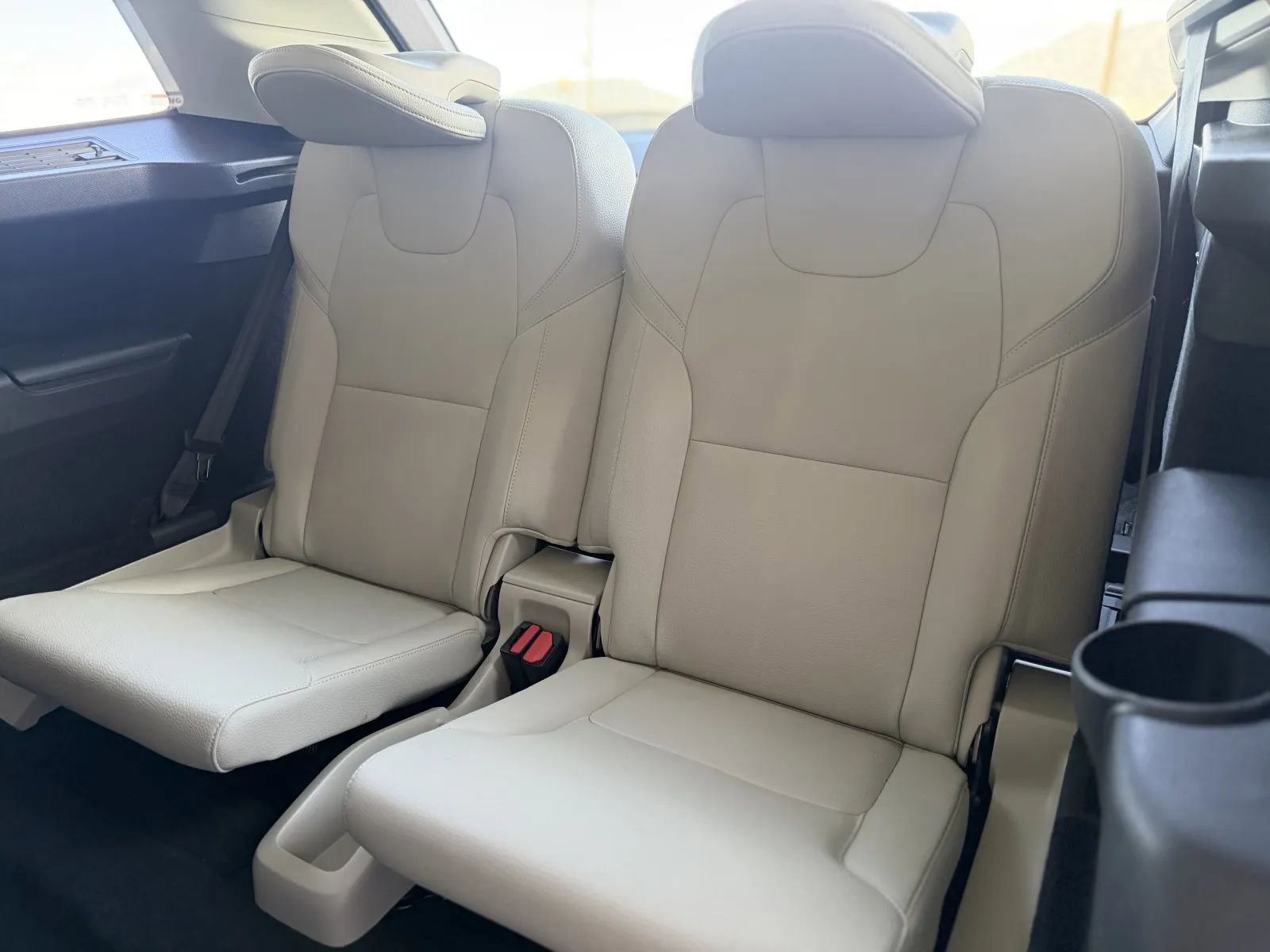 Used 2016 Volvo XC90 T6 Momentum image 16