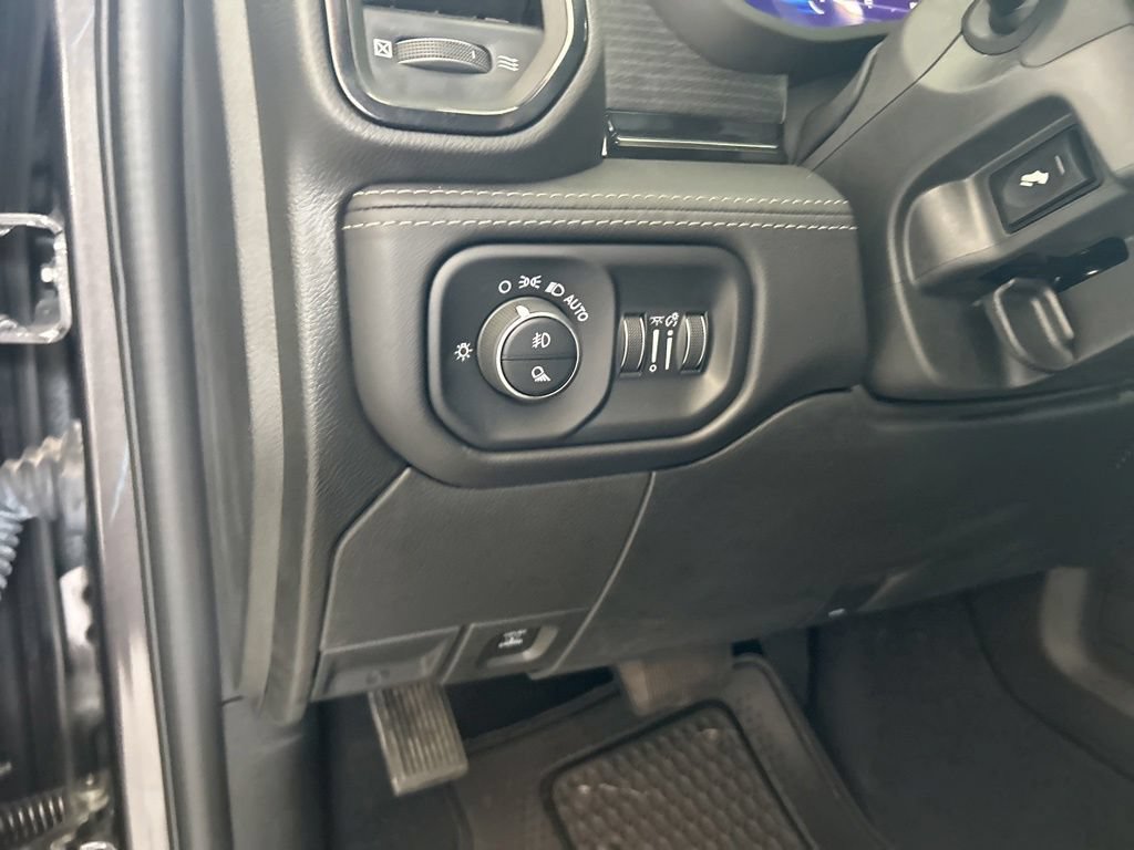Used 2023 RAM 2500 Limited AWD/4WD image 46