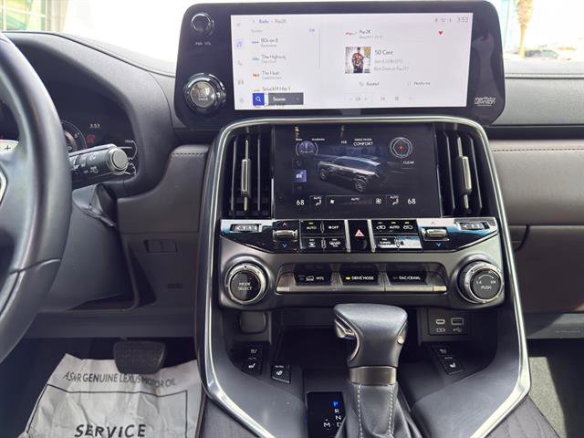 Used 2022 Lexus LX 600 4WD w/ Accessory Package (P3) image 15