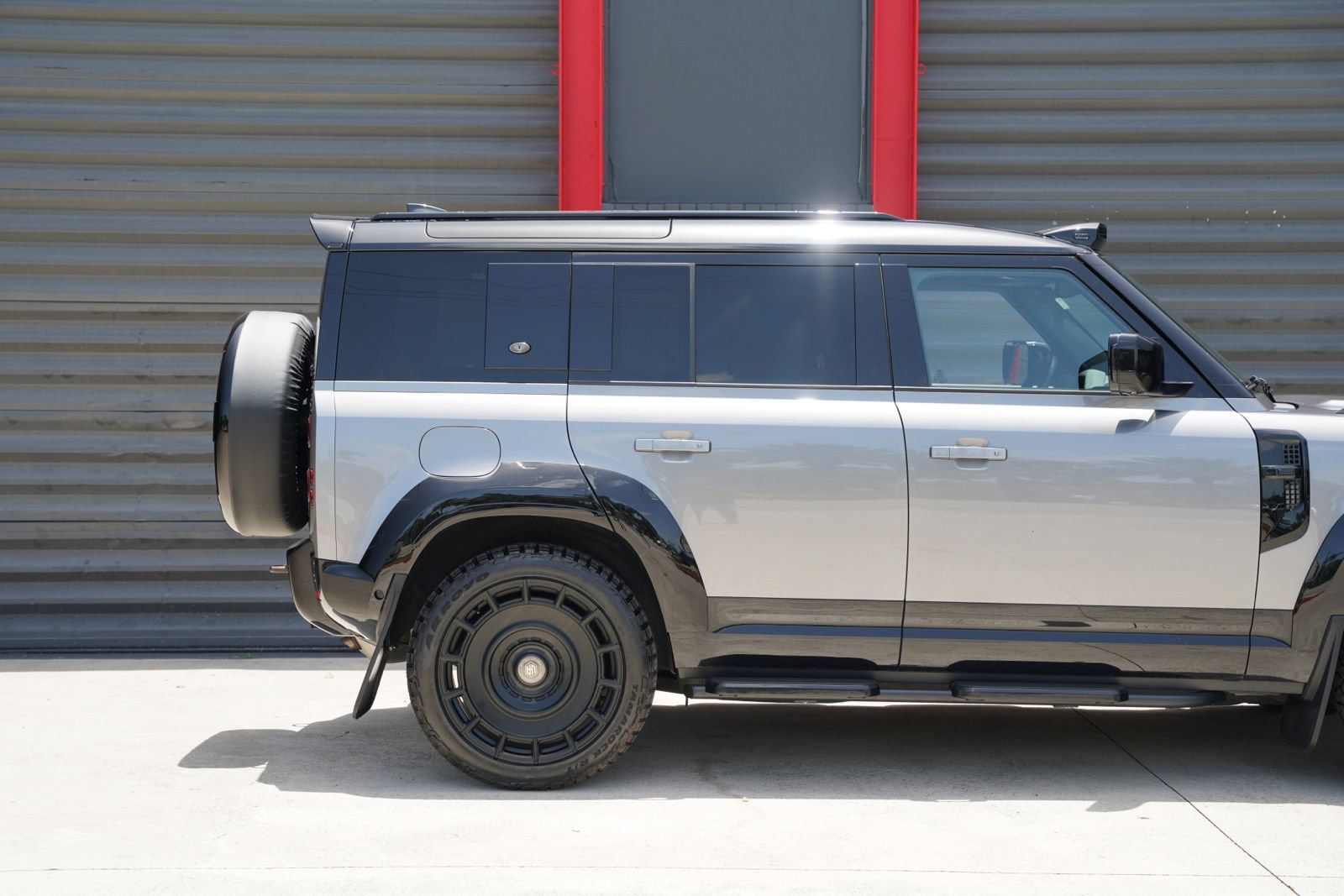 Used 2023 Land Rover Defender 110 X-Dynamic SE AWD/4WD image 4