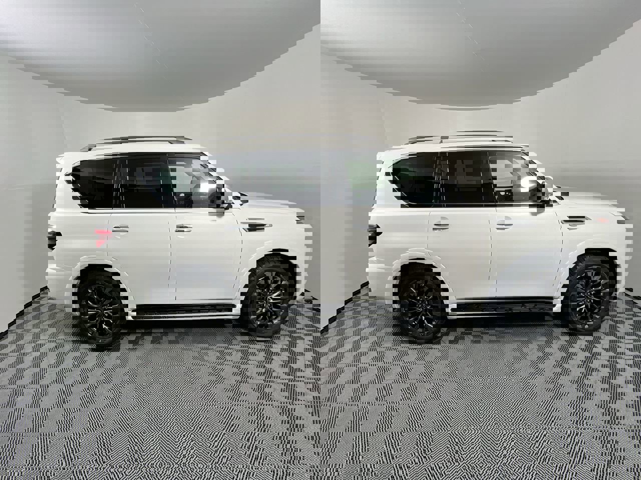 Used 2023 Nissan Armada Platinum w/ Captain's Chairs Package image 2