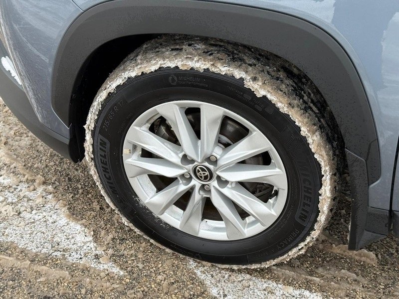 Used 2024 Toyota Corolla Cross LE image 10
