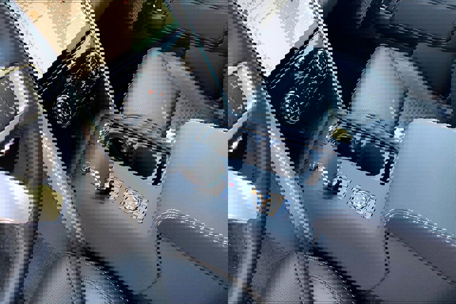 New 2025 Land Rover Discovery Dynamic SE image 10