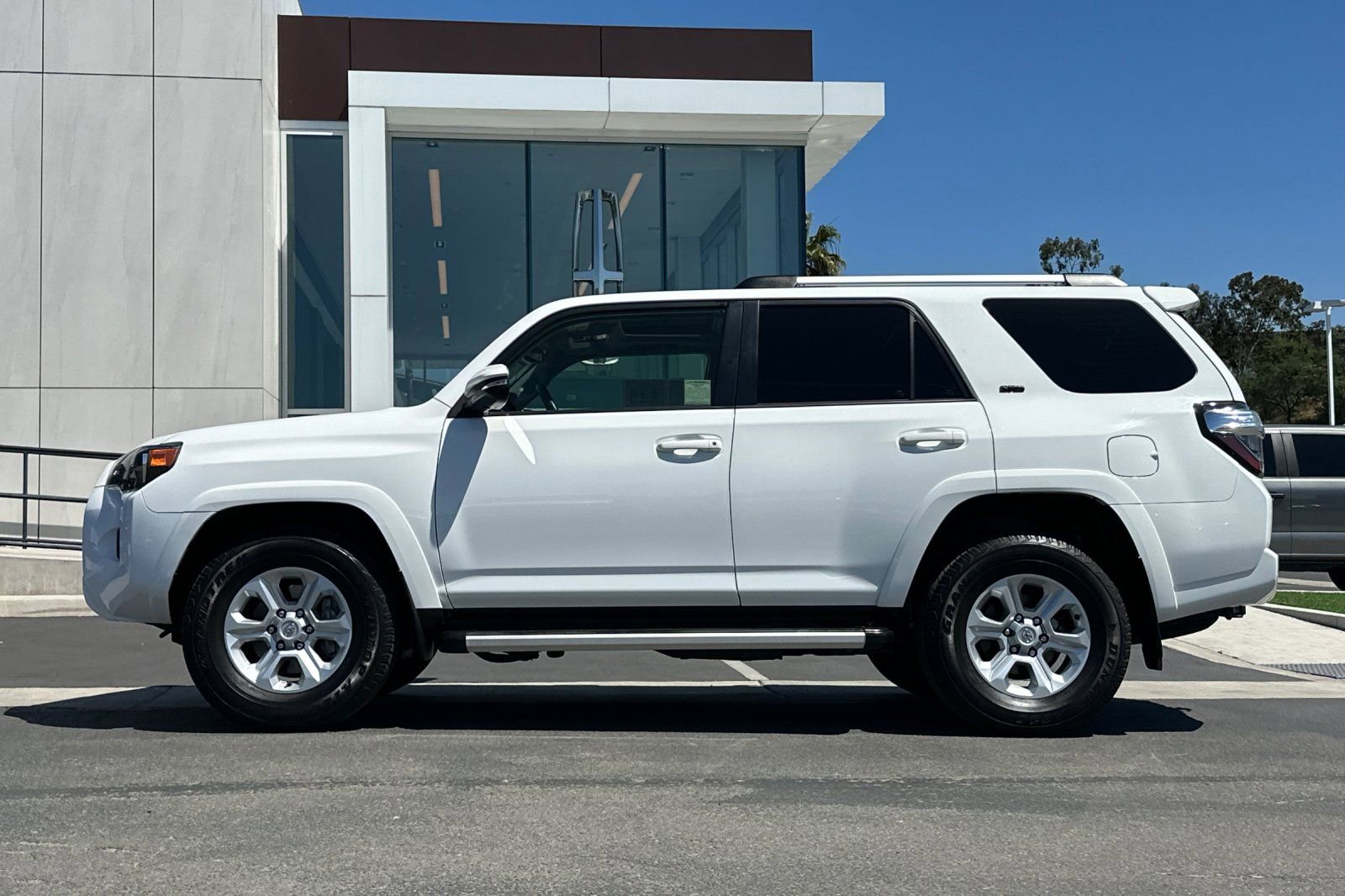 Used 2022 Toyota 4Runner SR5 Premium w/ Moonroof Package RWD image 6