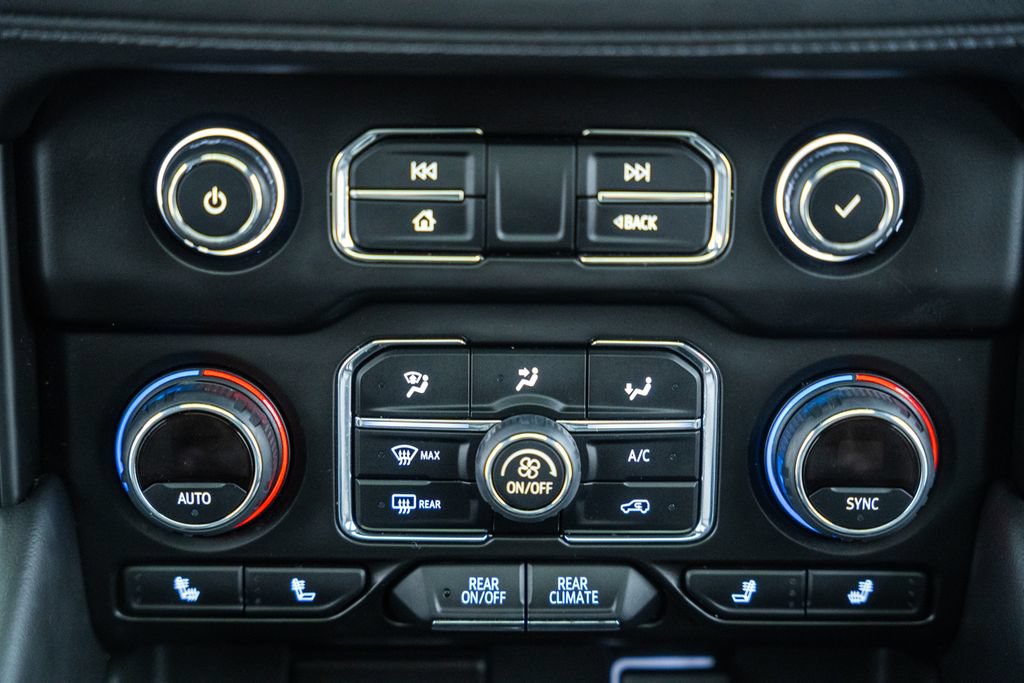 Used 2024 Chevrolet Tahoe Z71 w/ Luxury Package AWD/4WD image 27