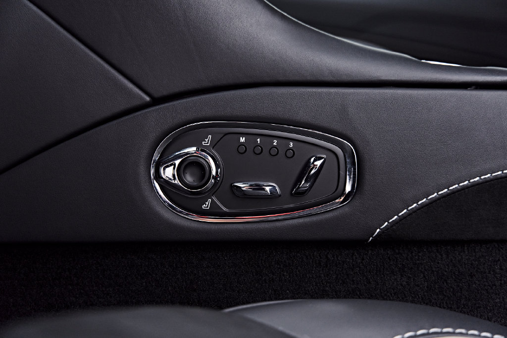 Used 2023 Aston Martin DBS Coupe RWD image 50