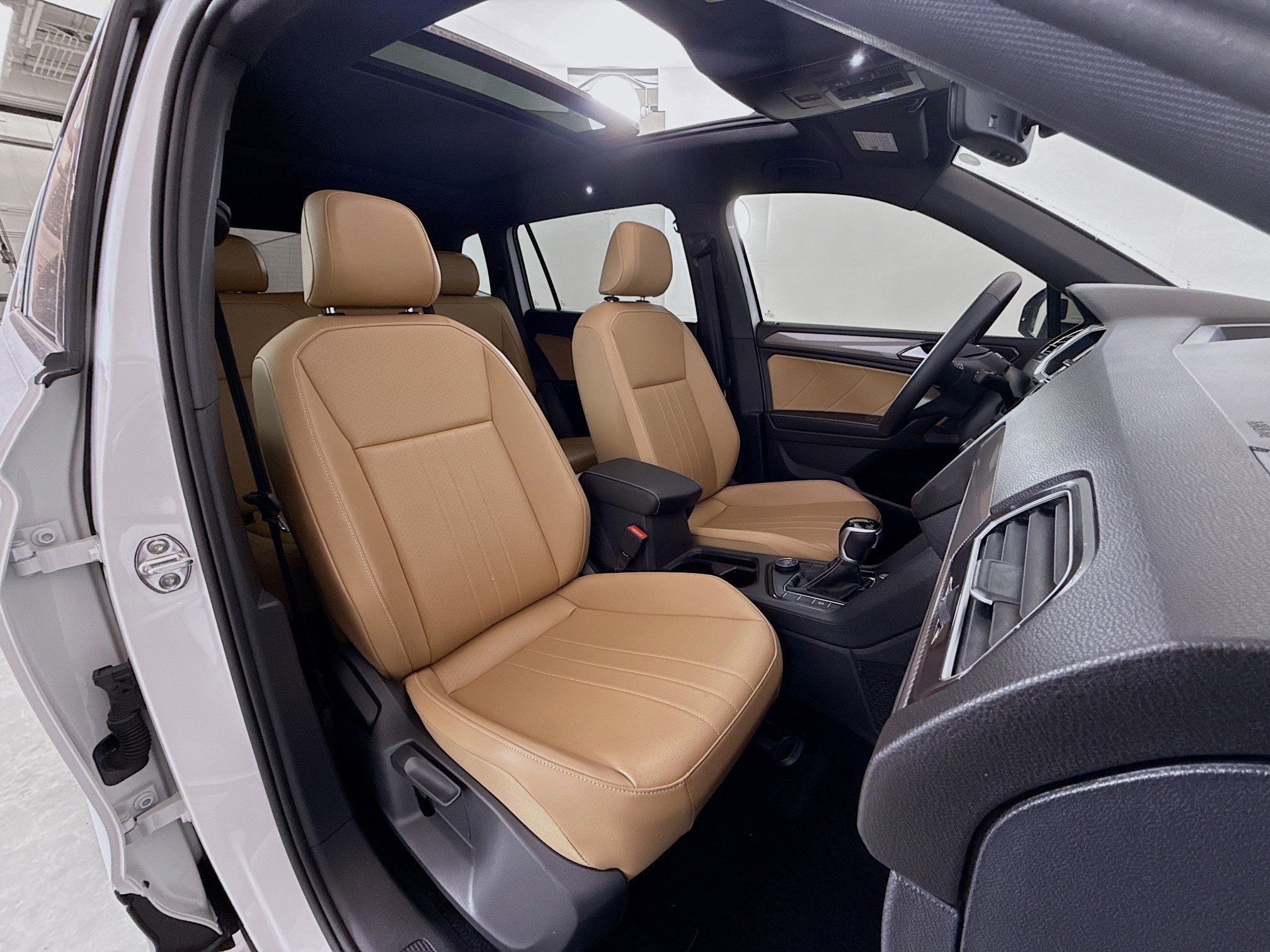 Used 2024 Volkswagen Tiguan SE image 24